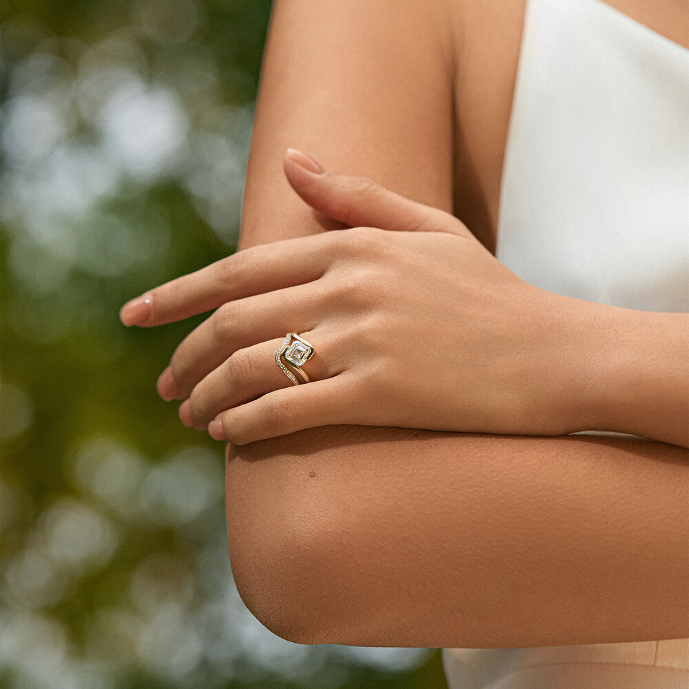 Sculpted Elegance: 18K Gold V-Shaped Pavé Band | Versatile Stacking Design for a Sophisticated Look