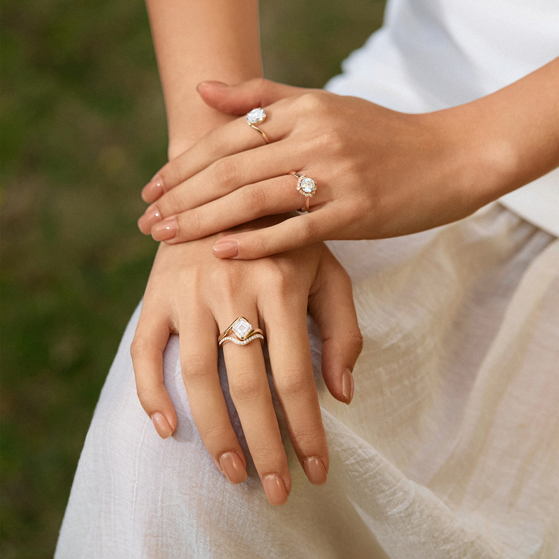Blossom · 18K Rose Gold Halo Diamond Ring with Round Center Stone