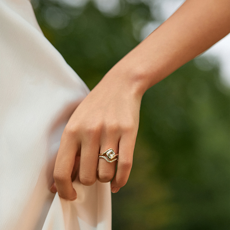 18K Gold V-Shaped Band | Minimalist Pavé Setting | Flattering Contour Stacking Ring